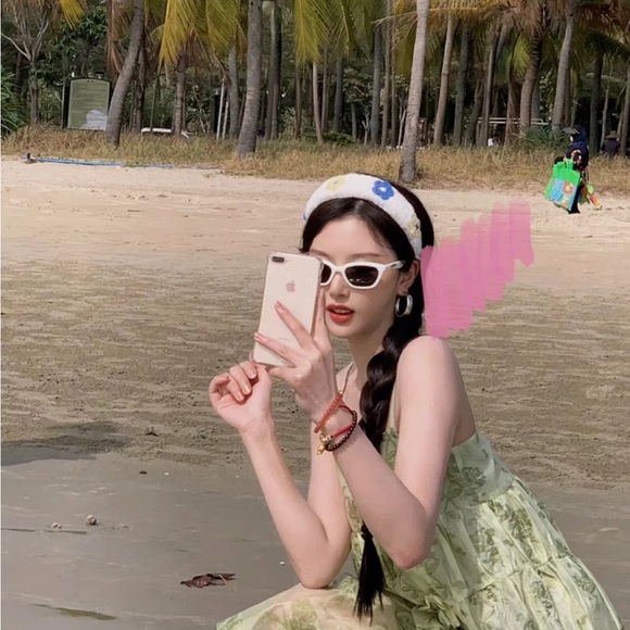 Fragile Heart Green Dress - Picture 2 of 3